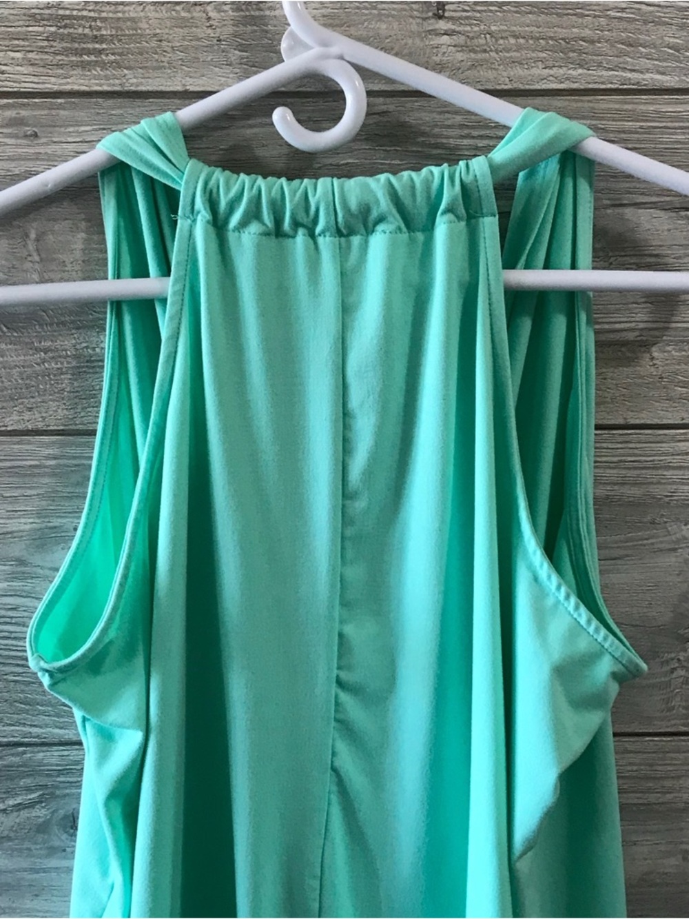 BN Zenana Outfitters Sleeveless Draped V-Neck Surplice Tank Top - Picture 4 of 8